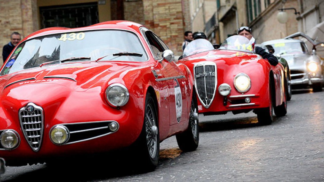 Una mostra fotografica celebra il passaggio della Mille Miglia in terra Umbra