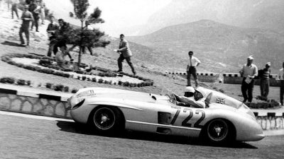 Stirling Moss su Mercedes alla Mille Miglia