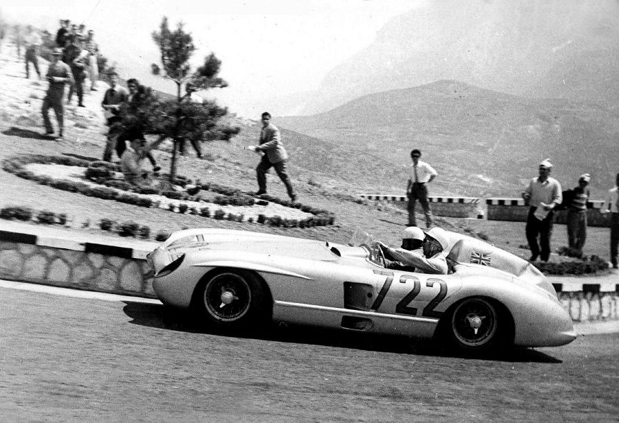 Stirling Moss su Mercedes alla Mille Miglia