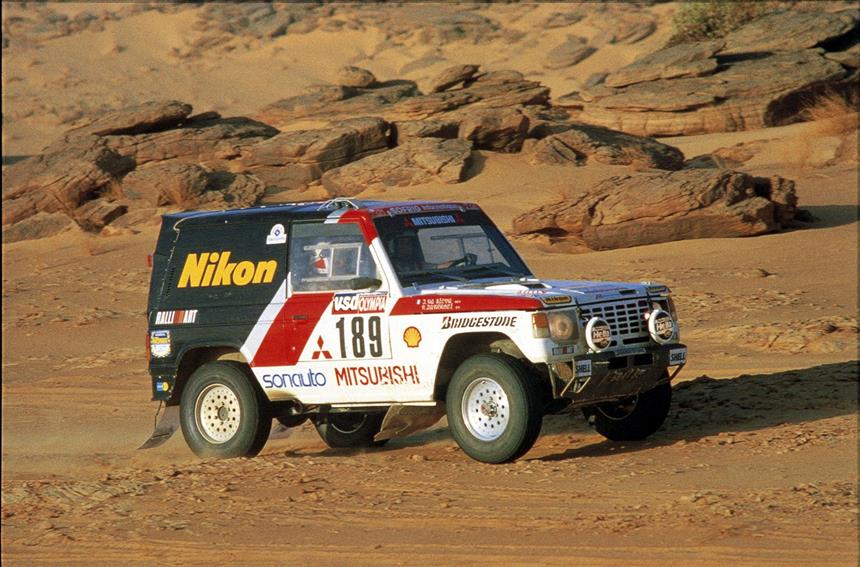 auto in gara alla parigi dakar