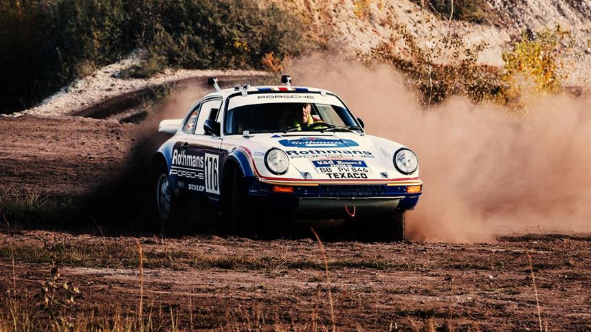 auto in gara alla parigi dakar