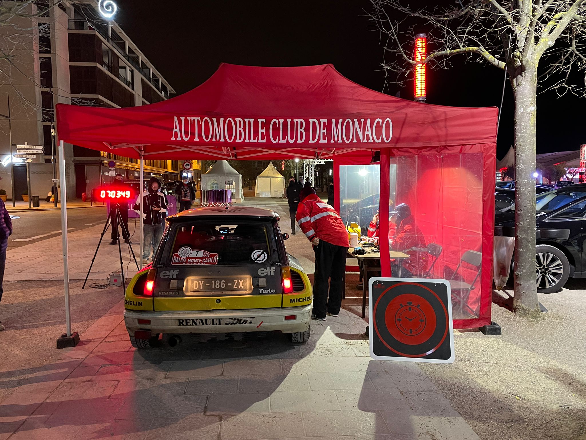 Rallye di Montecarlo Historique parte la seconda giornata di gara, interviste live e curiosità.
