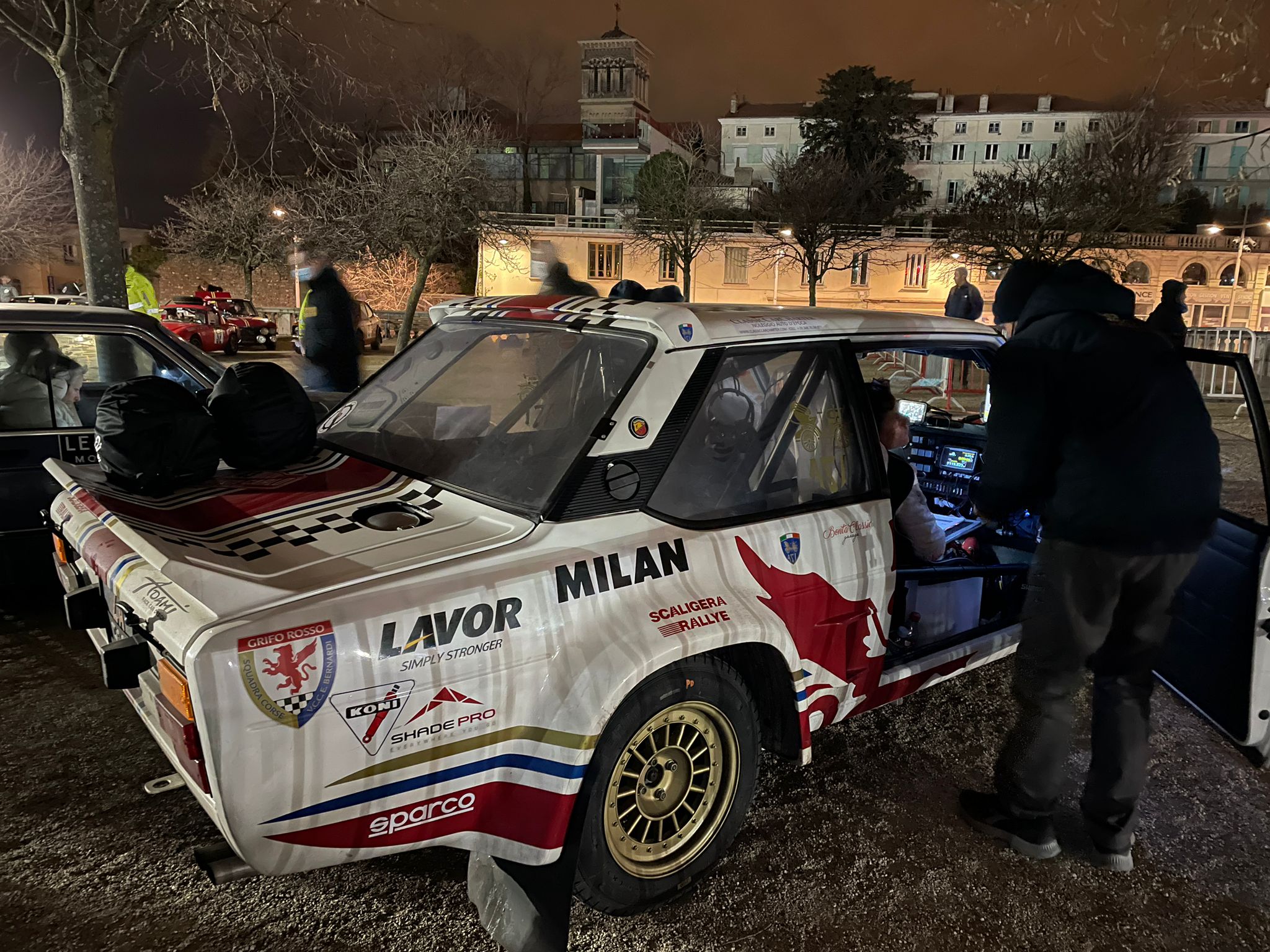 Rallye di Montecarlo Historique parte la seconda giornata di gara, interviste live e curiosità.