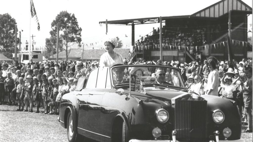 Regina Elisabetta in auto