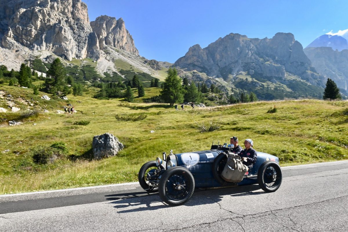 221222_Matteo-Belotti_Ingrid-Plebani_Bugatti-37-A-1927-1200x800